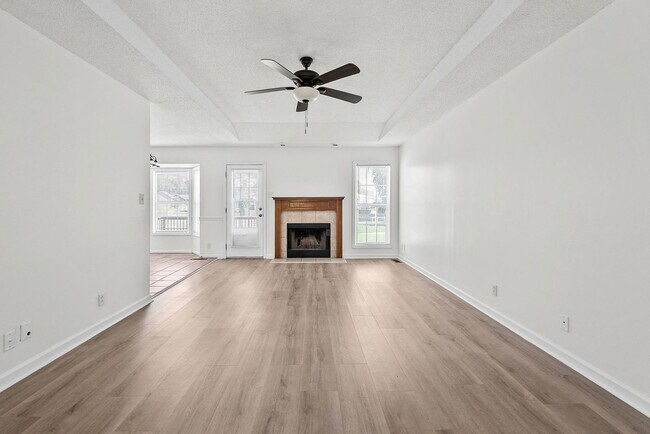 Building Photo - 409 Sandburg Dr