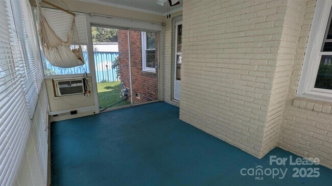 Building Photo - 1507 Woodland Dr
