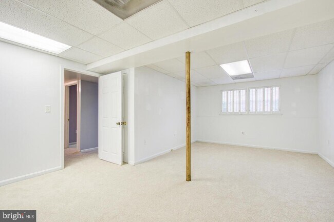 Building Photo - 351 Skyview Dr
