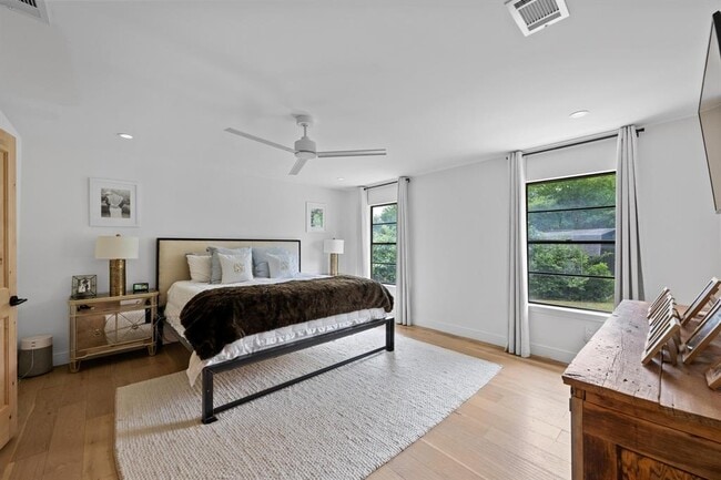 Building Photo - 8307 Spring Valley Dr