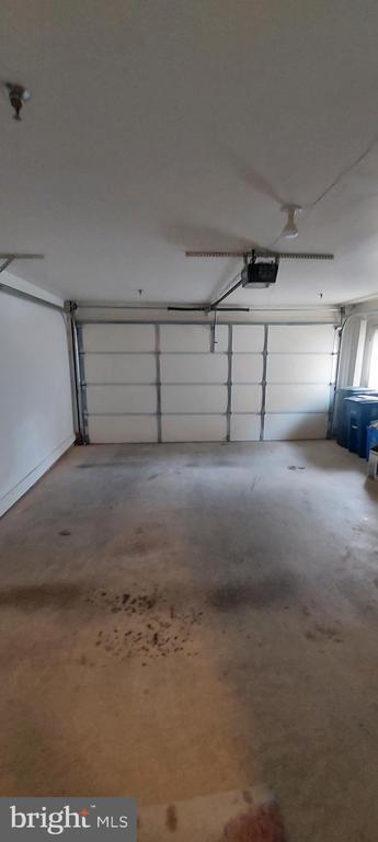 Building Photo - 11808 Regents Park Dr