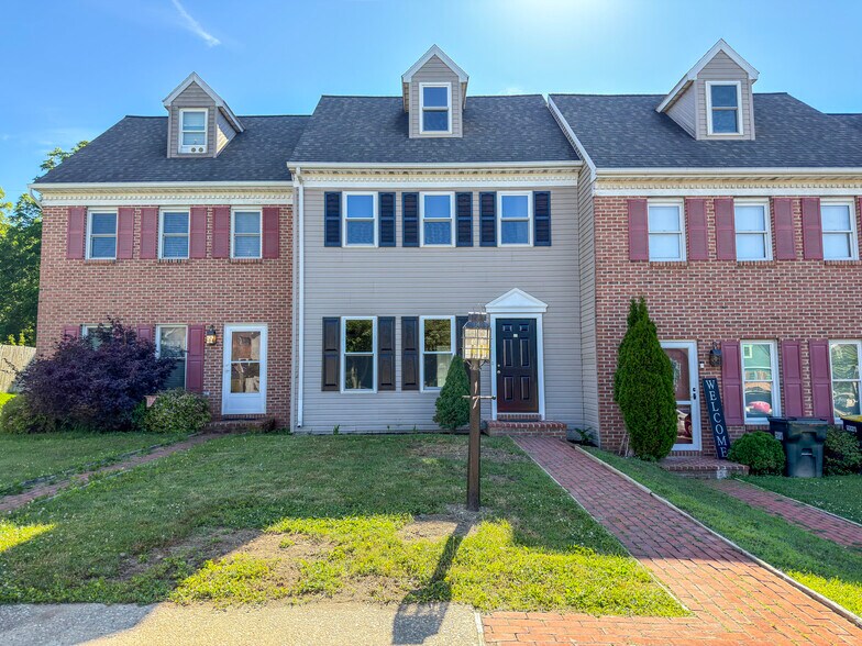 Building Photo - 17 Pheasant Ln