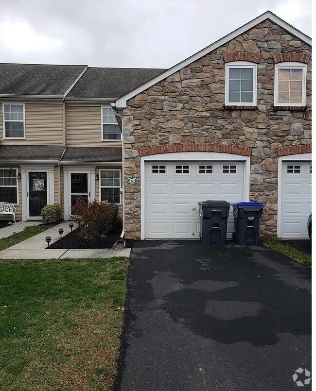 Building Photo - 428 Eisenhower Dr