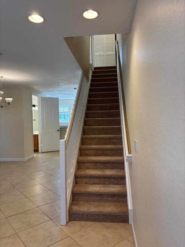 Building Photo - 590 Amador Ln