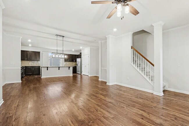 Building Photo - Spacious and Well Maintained Townhome in Austin Creek