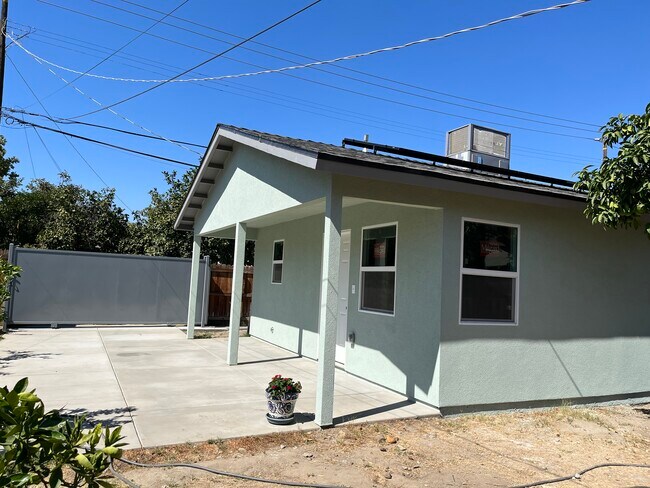 Primary Photo - 2512 Sunset Ave