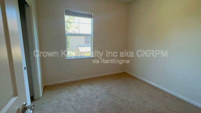 Building Photo - 151 W Saltillo Ln