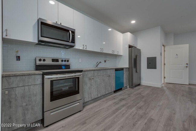 Building Photo - 19 N River St