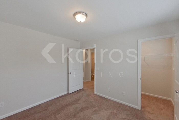 Building Photo - 105 Colonial Wy