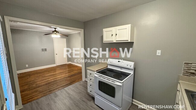 Building Photo - 1059 Maria St