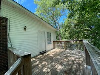 Building Photo - 2 Bedroom 1 Bath upstairs apartment near L...