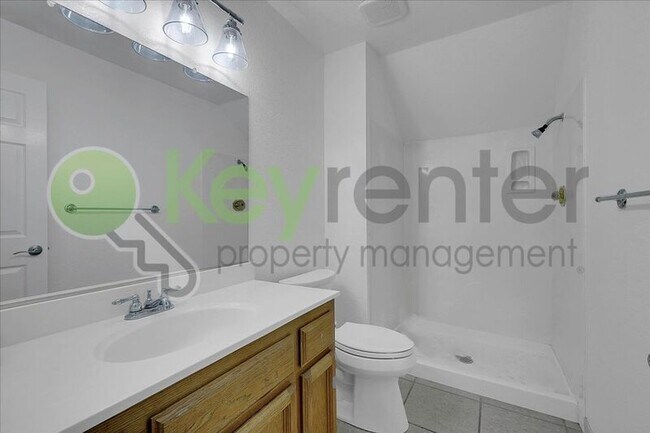 Building Photo - 1330 Kingswood Dr