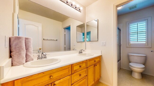 Building Photo - Beautiful 4 bedroom 3 full bath home with 2,902 Sq. FT. of living space.