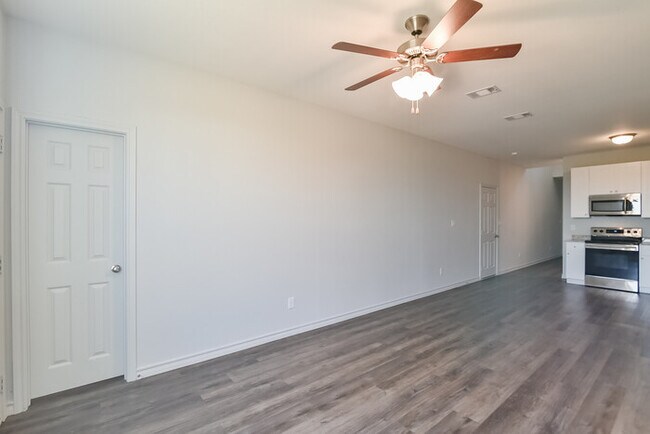 Building Photo - Brand New 3 bed 2.5 Duplex