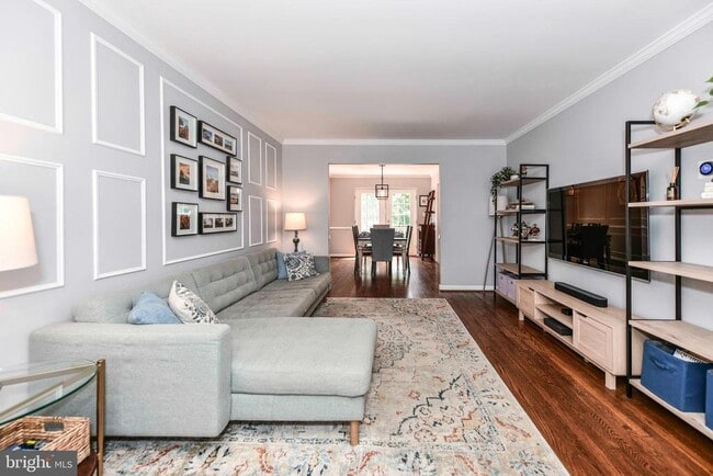Building Photo - 2107 Golf Course Dr