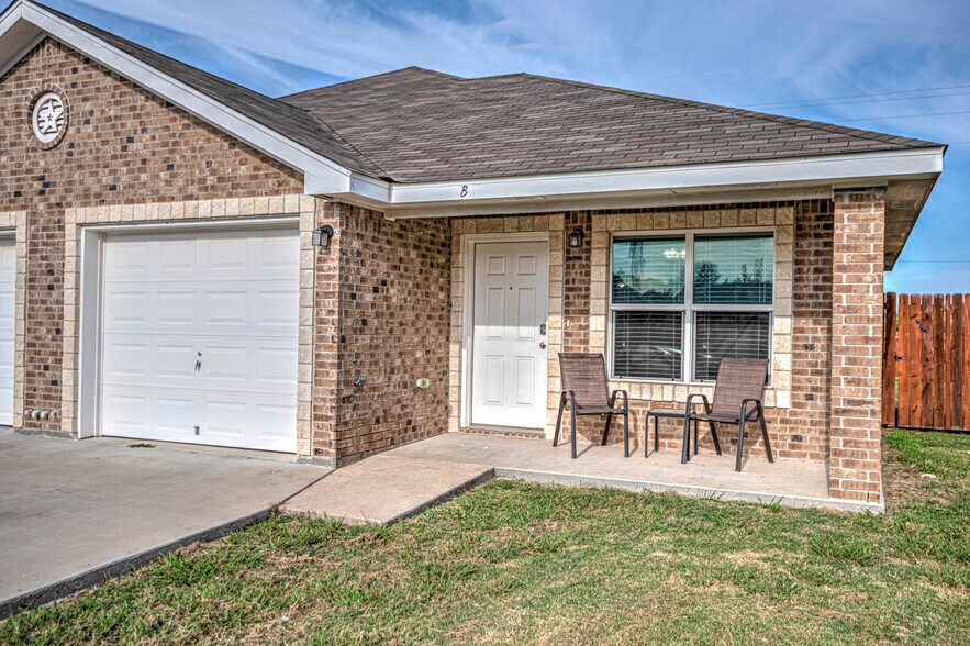 Building Photo - 1607 Powder River Dr APT B