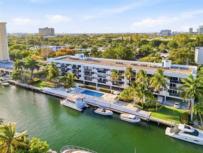 Building Photo - 2370 NE 135th St