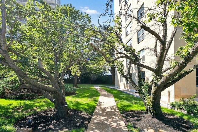 Building Photo - 6040 JFK Blvd E