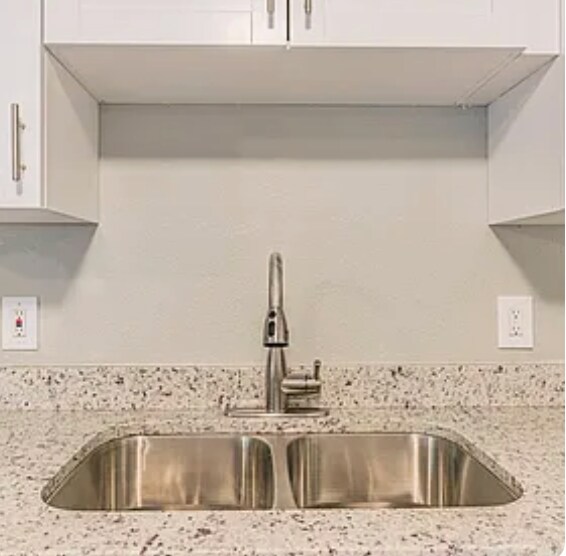 Building Photo - 1471 Park St