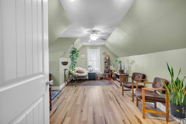 Building Photo - 112 Wild Oak Dr