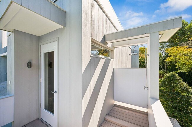 Building Photo - 8 Heller Ln