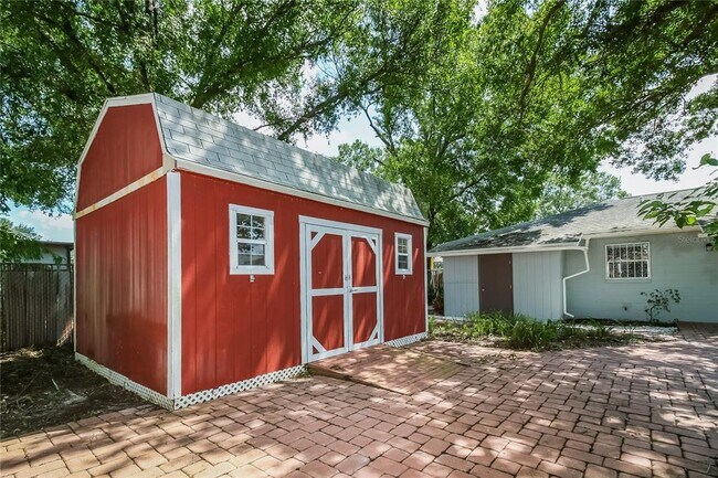 Building Photo - 804 Greenbriar Dr