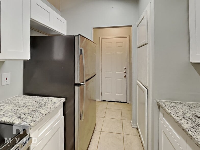 Building Photo - 1134 Hemlock Dr
