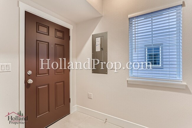 Building Photo - 15974 NW Hosmer Ln