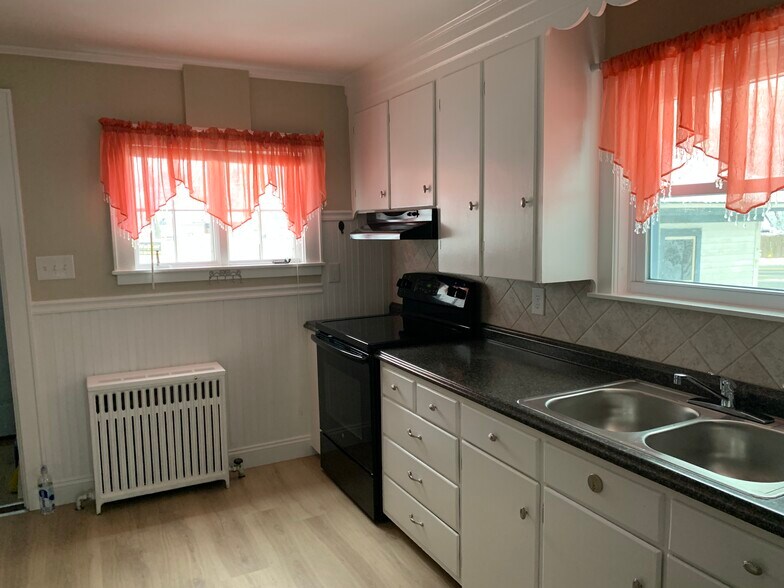 Building Photo - 8 Walnut St