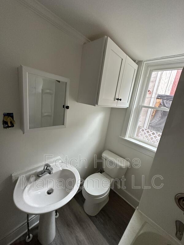 Building Photo - 528 S Duke St