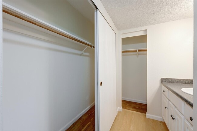 Building Photo - 10 Pueblo Dr