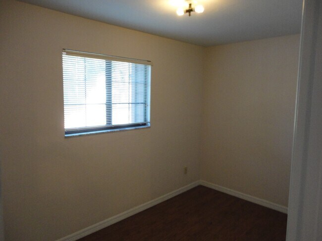Building Photo - 2bedroom/2 bath condo in Rockwood Villas.