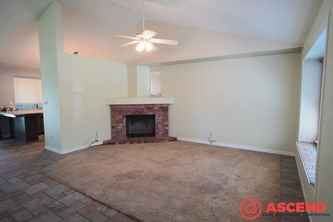 Building Photo - Remarkable Home Near Old River and White Ln!