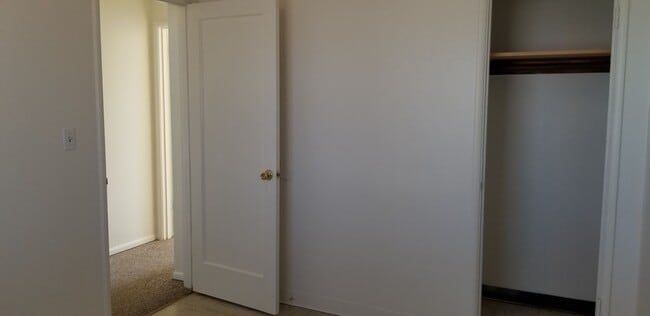 Building Photo - 1/2 OFF NOVEMBER RENT