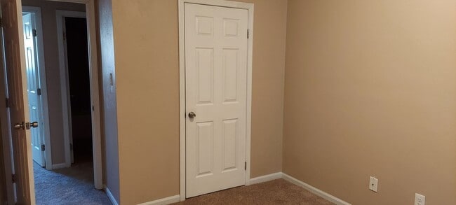 Building Photo - Magic Hollow