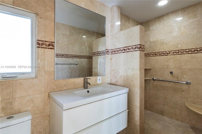 Building Photo - 4404 Alhambra Cir