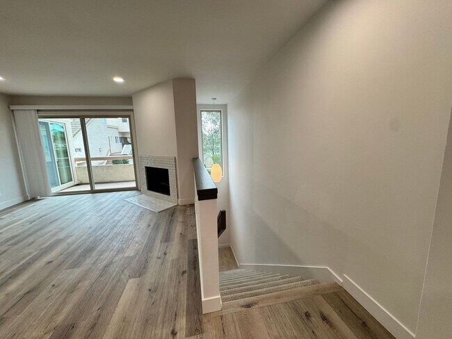 Building Photo - Welcome to this stunning Tierrasanta 1-bedroom, 1-bathroom