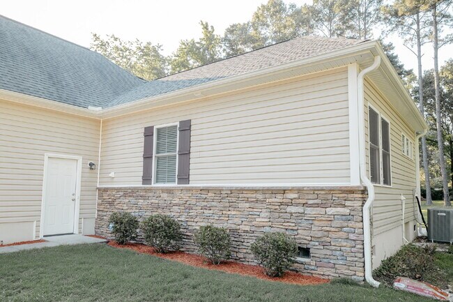 Building Photo - 507 Summerset Ln