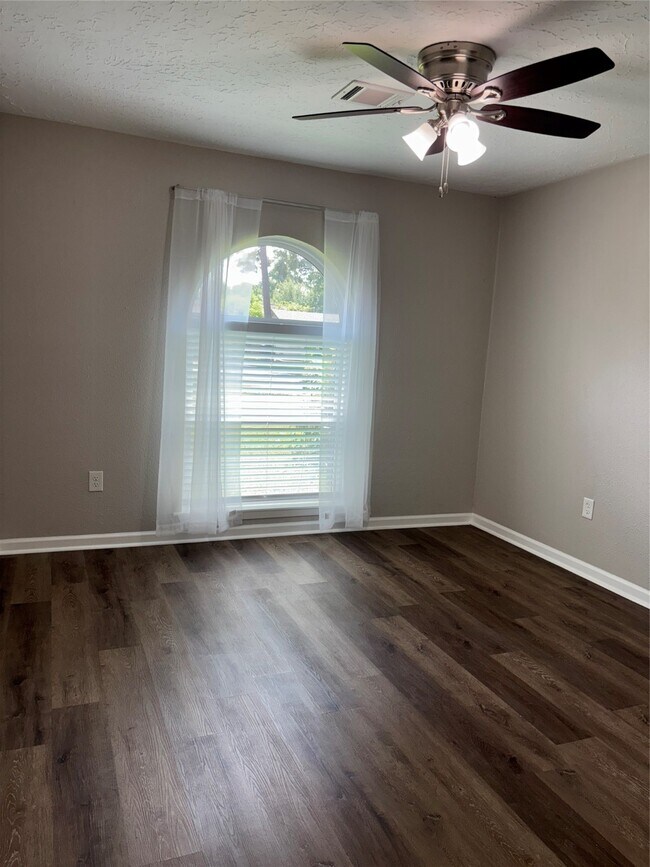 Building Photo - 15815 Whipple Tree Dr