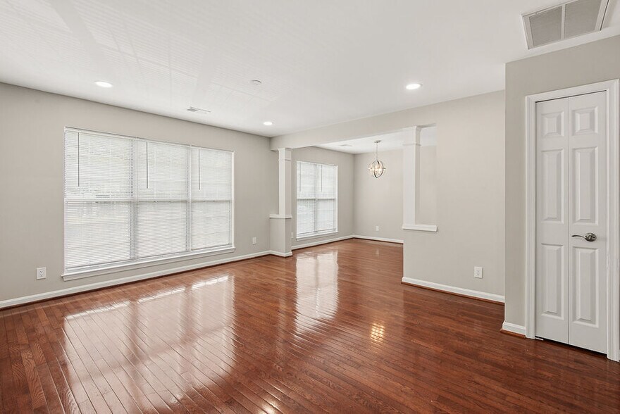 Building Photo - 11180 Rienzi Pl