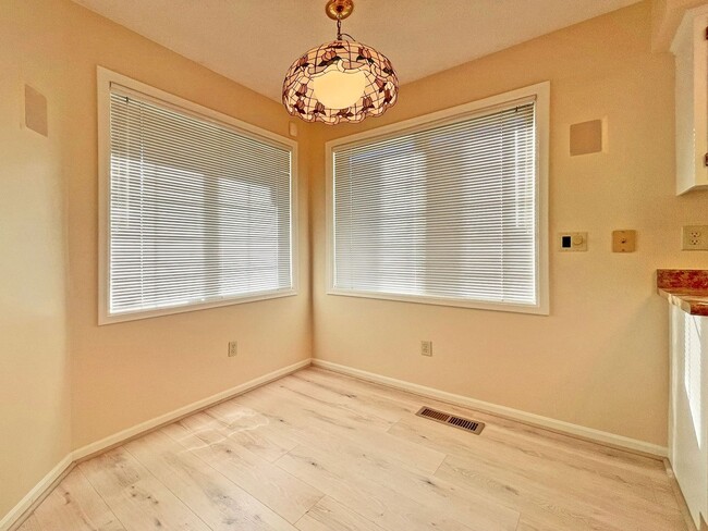 Building Photo - Luxury Maintenance-Free **One-Level Living...