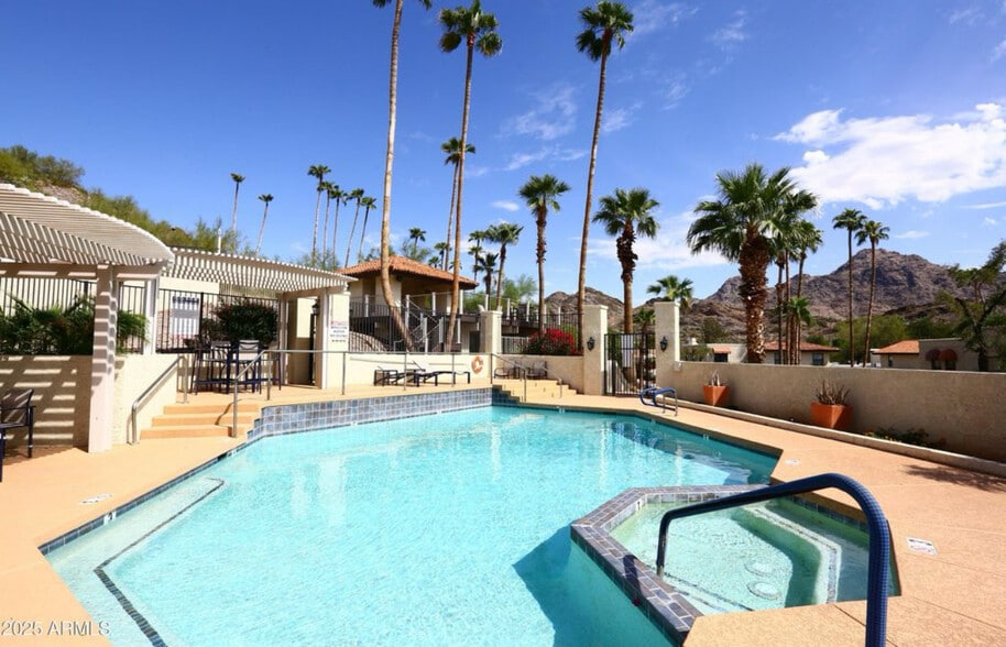 Pristine community pool and hot tub directly across the street - 1802 E Frier Dr