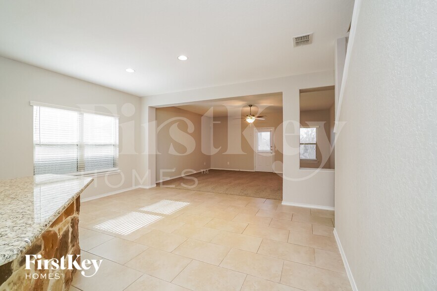 Building Photo - 500 Stonebrook Dr