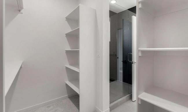 Building Photo - Modern 2 bed, 2.5 bath w/ rooftop!