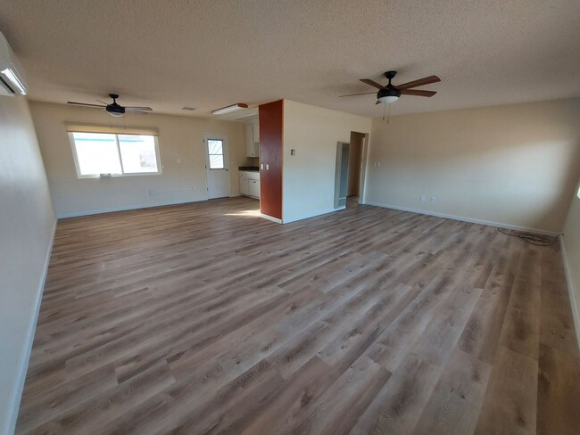 Building Photo - 2 Bedroom with 4-Car Garage in Downtown JT!