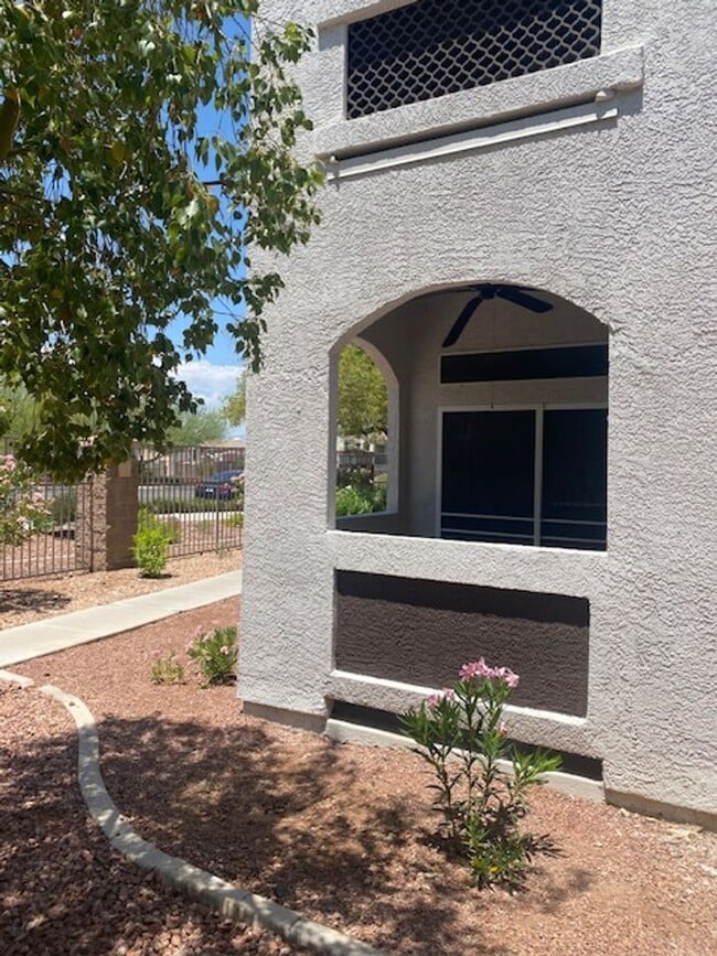 Building Photo - 700 Carnegie St