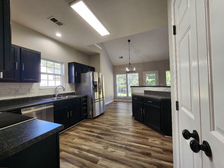 Building Photo - 383 Castleton Cir