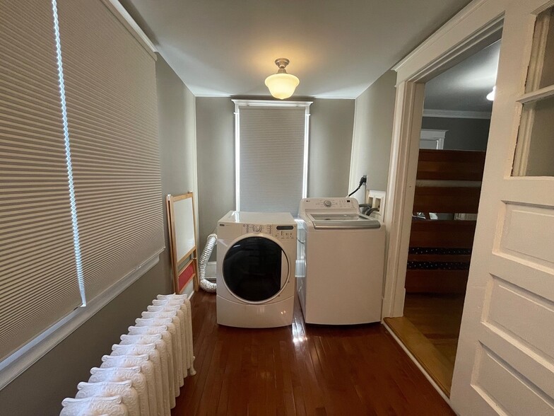 Building Photo - 4453 York Ave S