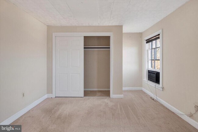 Building Photo - 4300 Main St