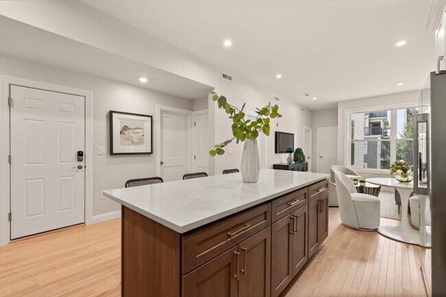 Building Photo - 587 E Broadway